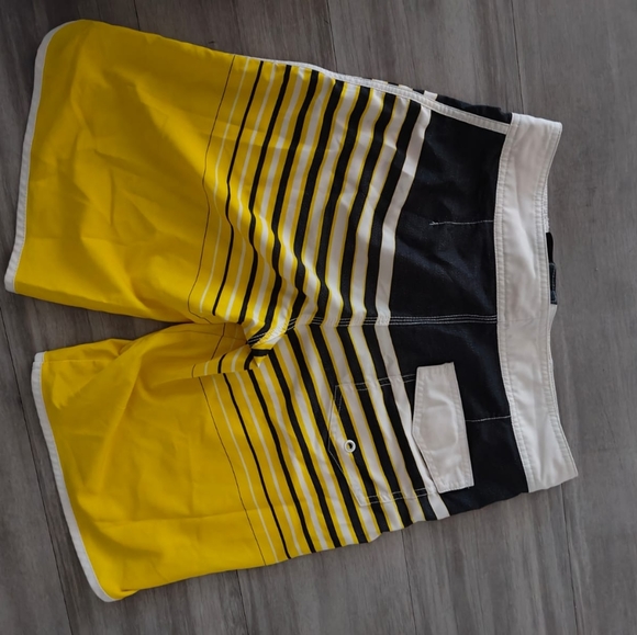 Mossimo supply co Shorts size 30 - Picture 2 of 3